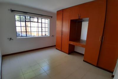 3 Bed Apartment with En Suite in Kilimani - 4