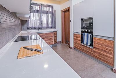 Serviced 2 Bed Apartment with En Suite in Westlands Area