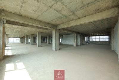 3,000 ft² Commercial Property with Service Charge Included at Riverside