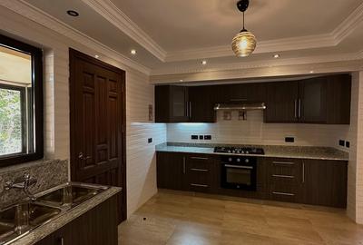 5 Bed Townhouse with En Suite at Muthangari Drive - 3