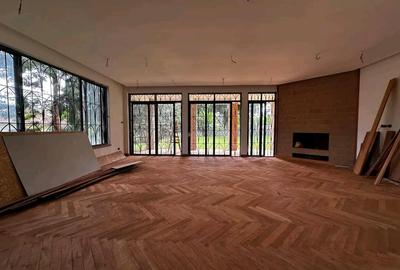 4 Bed House with En Suite in Runda