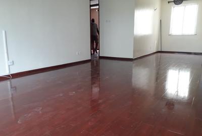 3 Bed Apartment with En Suite in Lavington - 4