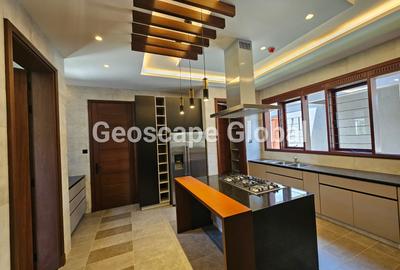 5 Bed House with En Suite in Runda