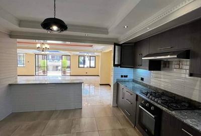 5 Bed Townhouse with En Suite in Lavington - 4