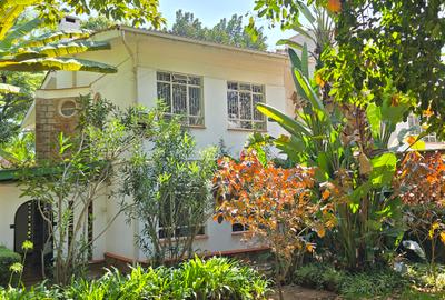 5 Bed House with En Suite at Redhil Close - 3