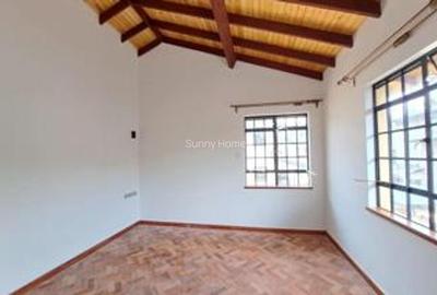 5 Bed Townhouse with En Suite at Lavington. - 4