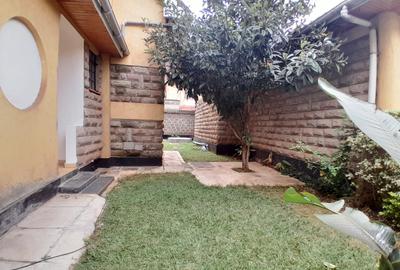 5 Bed Townhouse with En Suite at Lavington - 3