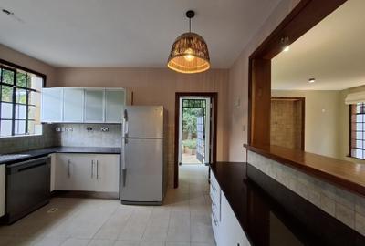 2 Bed Townhouse with En Suite in Lake View - 3