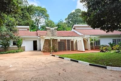 4 Bed House with En Suite at Rosslyn - 2