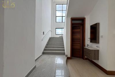 4 Bed Apartment with En Suite in General Mathenge