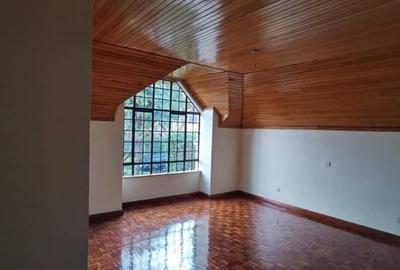 5 Bed House with En Suite in Lavington