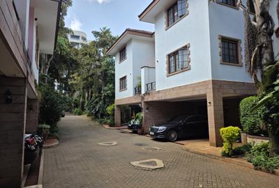 4 Bed Townhouse with En Suite in General Mathenge - 3