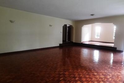4 Bed Townhouse with En Suite at Lavington - 2