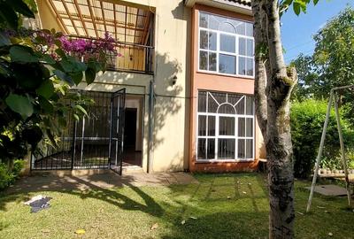 5 Bed Townhouse with En Suite in Brookside