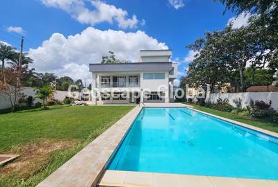 4 Bed House with En Suite in Runda