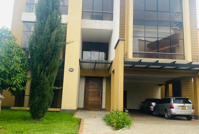 5 Bed Townhouse with En Suite in Lavington