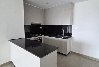 2 Bed Apartment with En Suite in Kilimani - 3