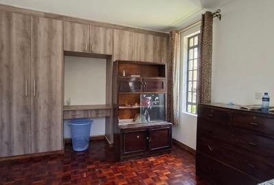 6 Bed House with En Suite in Runda - 4