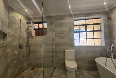 5 Bed Townhouse with En Suite in Lavington