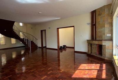 5 Bed Townhouse with En Suite in Lavington