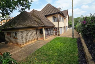 5 Bed House with En Suite in Runda - 3