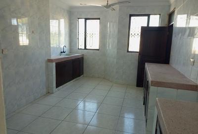 3 Bed Apartment with Swimming Pool in Nyali Area - 4