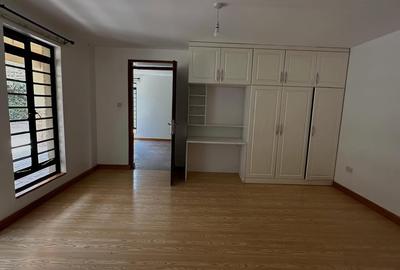 5 Bed Townhouse with En Suite in Runda - 4