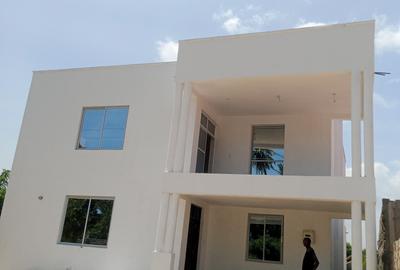 5 Bed Villa with En Suite at Bamburi