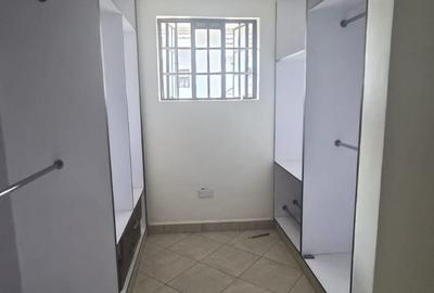 5 Bed House with En Suite in Garden Estate - 3