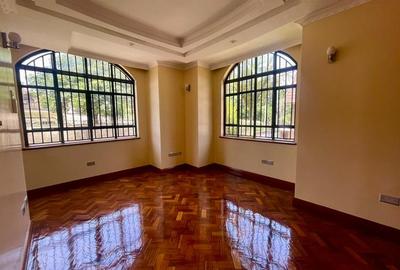 4 Bed Townhouse with En Suite in Lavington - 2