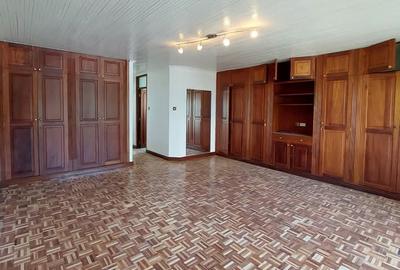 4 Bed Townhouse with En Suite at Westlands - 3