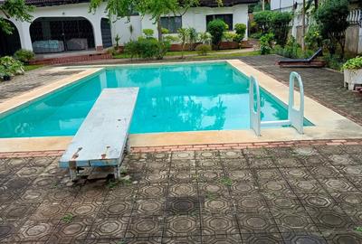 7 Bed Villa with En Suite at Nyali