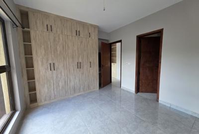 1 Bed Apartment with En Suite in Brookside - 3