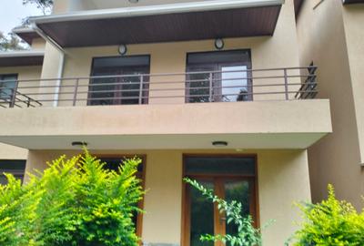 5 Bed Townhouse with En Suite in Lavington