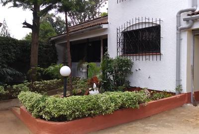 5 Bed Townhouse with En Suite at Muringa Road