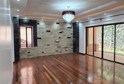 5 Bed Villa with En Suite at Lavington - 3