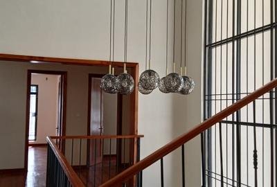 6 Bed Townhouse with En Suite in Westlands Area