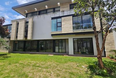 5 Bed Townhouse with En Suite in Spring Valley