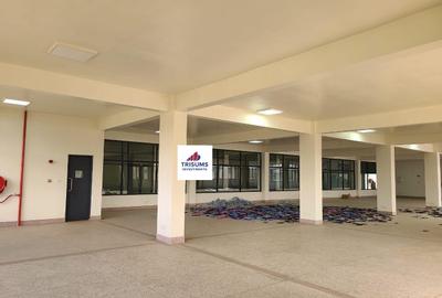 7,209 ft² Warehouse with Fibre Internet in Industrial Area - 3