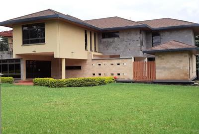 5 Bed House with En Suite in Runda