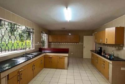 4 Bed Townhouse with En Suite in Gigiri - 3