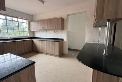 4 Bed Apartment with En Suite in Riverside - 3