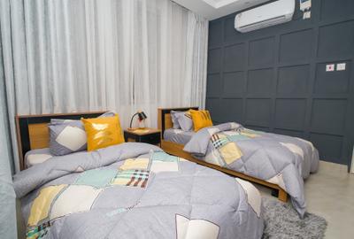 Serviced 2 Bed Apartment with En Suite at 1St Ave - 4