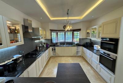 5 Bed Townhouse with En Suite in Runda - 3