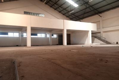 8,700 ft² Warehouse with Parking in Ruaraka