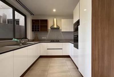 3 Bed Apartment with En Suite in Parklands