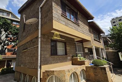 5 Bed Townhouse with En Suite in Parklands