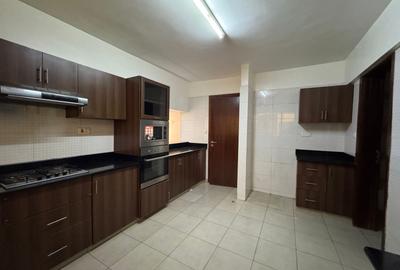3 Bed Apartment with En Suite in Kilimani - 4