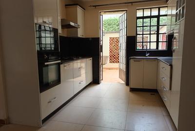 4 Bed Townhouse with En Suite in Kitisuru