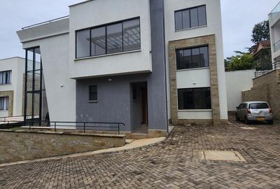 5 Bed Villa with En Suite in Lavington - 3